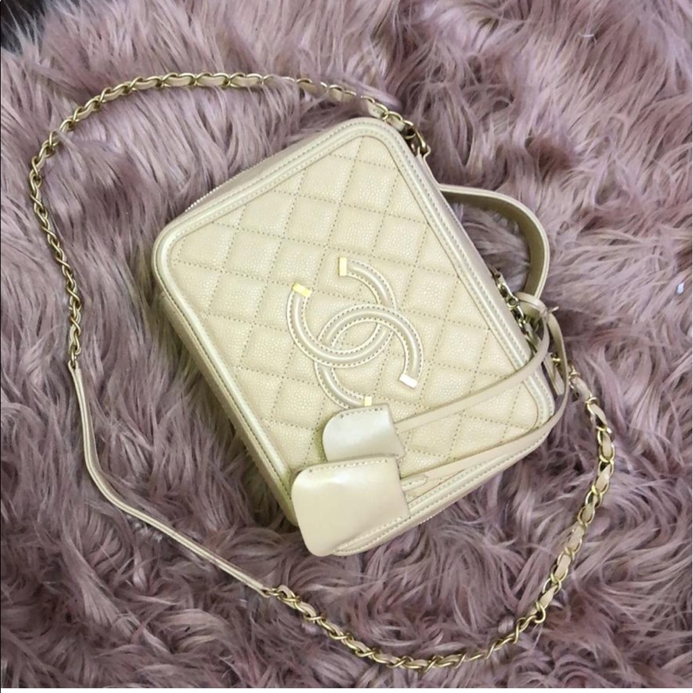 FINAL DROP 💰 Chanel Filigree vanity case bag